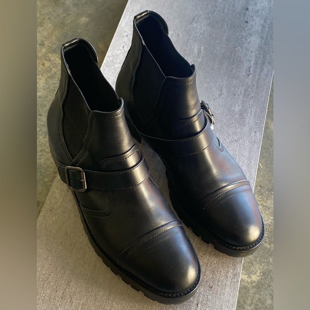 Manolo Blahnik Black Leather Chelsea Ankle Boots